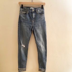 👖 Zara ultra high-rise distressed skinny jeans